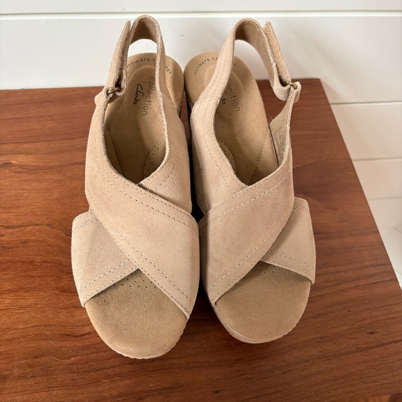 Clarks Women's Giselle Cove Tan Beige Sandals Shoes Comfort Cork Wedge Size 7.5 - Picture 3 of 8